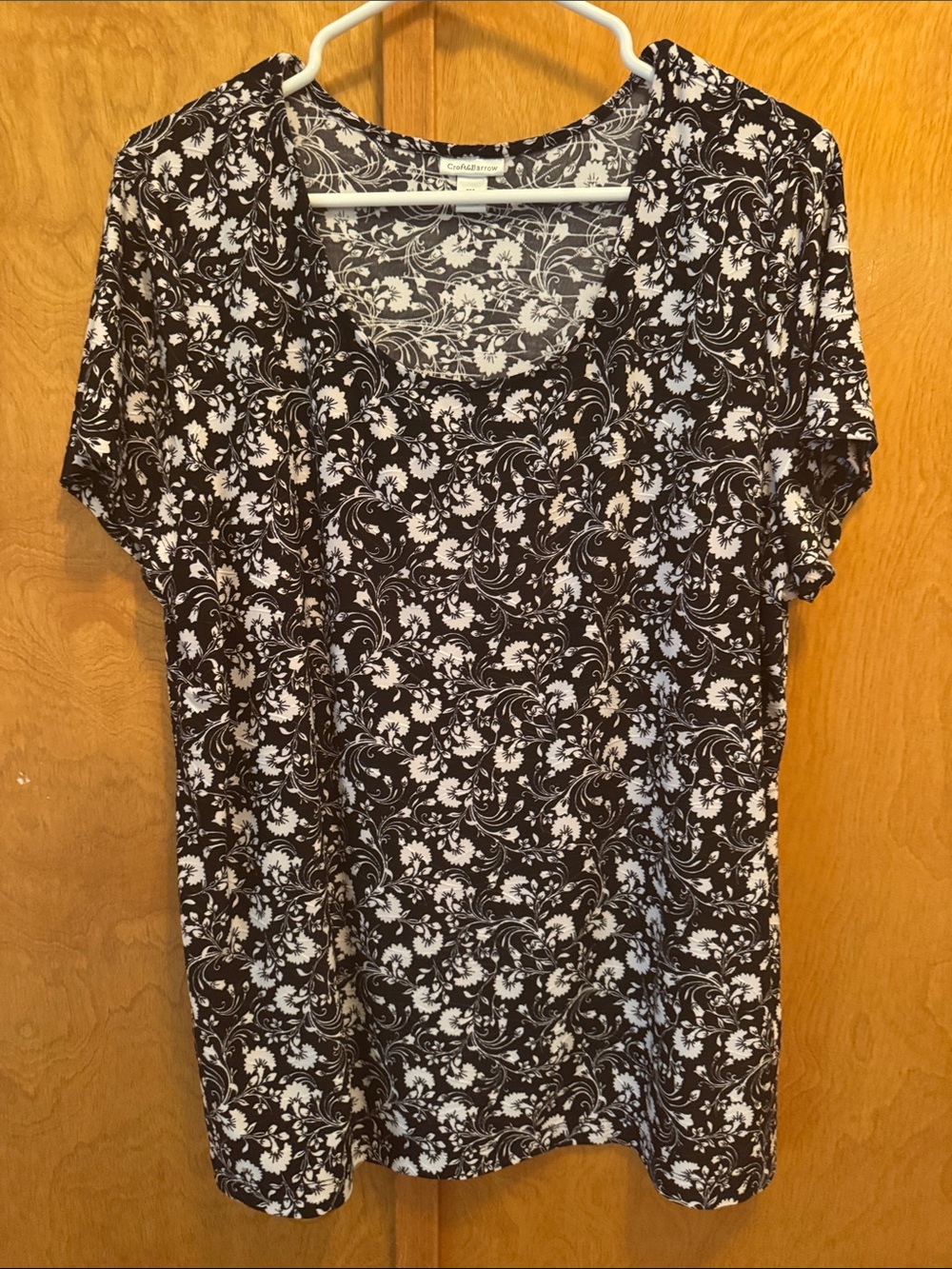croft & barrow Black and White Floral Short Sleeve Scoop Neck Top